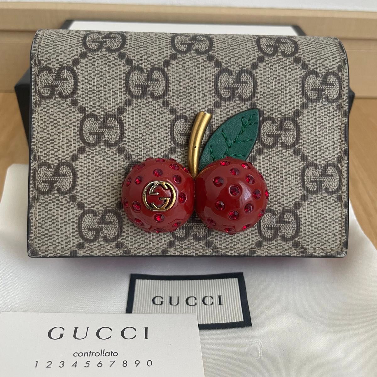 美品 GUCCI グッチ GGスプリーム チェリーモチーフ 二つ折り 財布