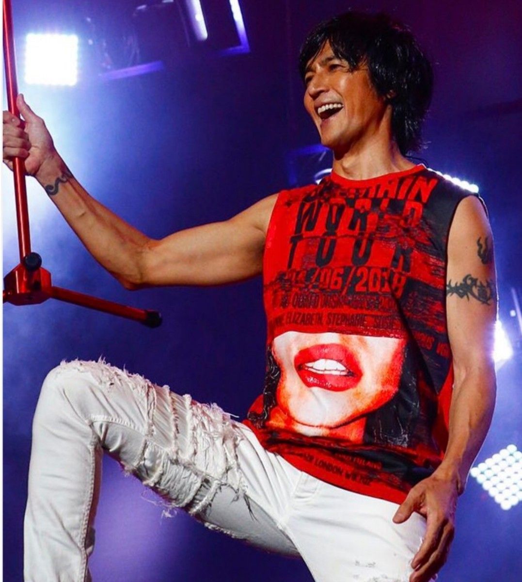 B'z 稲葉浩志さん着用【BALMAIN】フェイスプリントWORLD TOUR ショート
