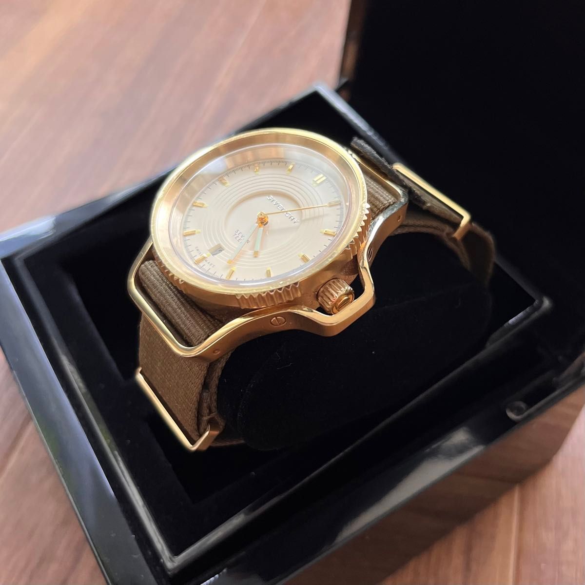 美品 ジバンシー Seventeen Watch クォーツ 腕時計 ジバンシィ