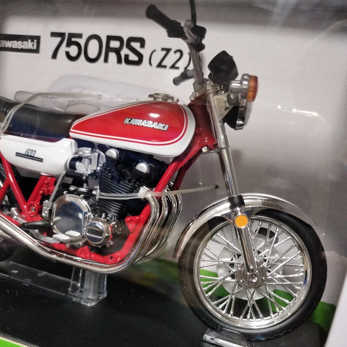 アオシマ「1/12 750RS」Z2 赤白カラー ミニカー 完成品バイク KAWASAKI