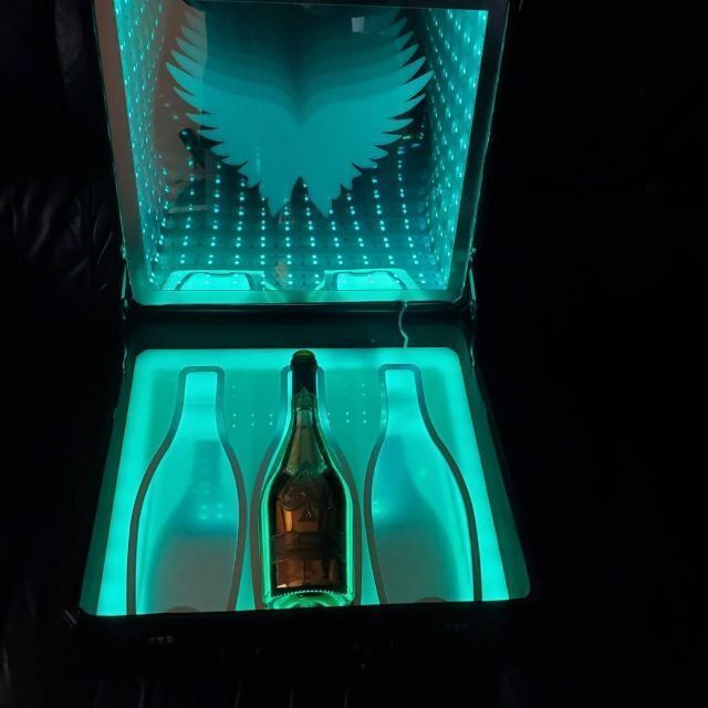 希少 エンジェル アタッシュ ケース ANGEL シャンパン LED ライト
