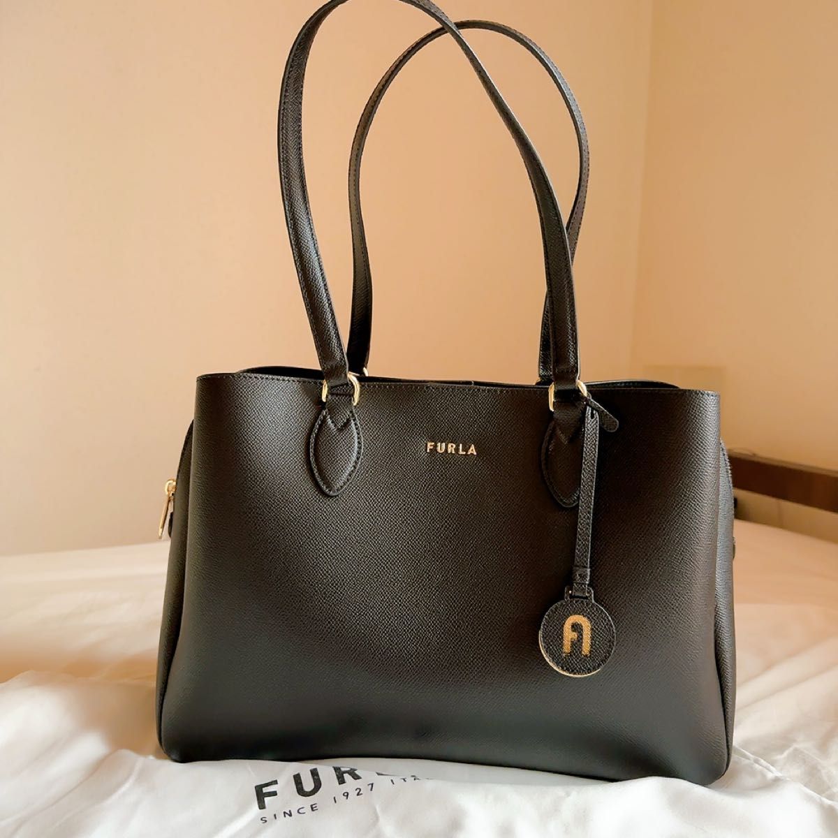 FURLA トートバッグ 新品未使用 ブラック 新品未使用 FURLA ベージュ