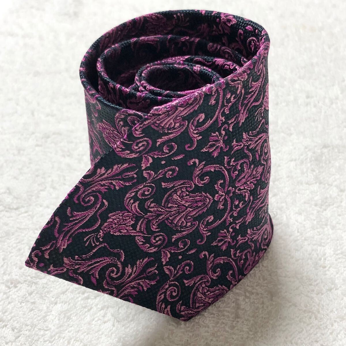 美品 GIANNI VERSACE ジャンニヴェルサーチ ネクタイ スカーフ柄