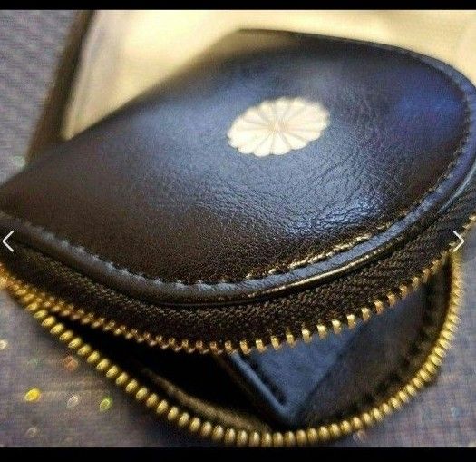新品未開封】皇居限定 菊の御紋入り馬蹄型 コインケース 財布 小銭入れ