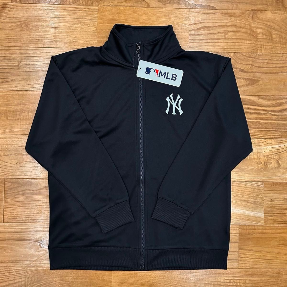 160】MLB公式 ニューヨークヤンキース 刺繍入りトラックジャケット