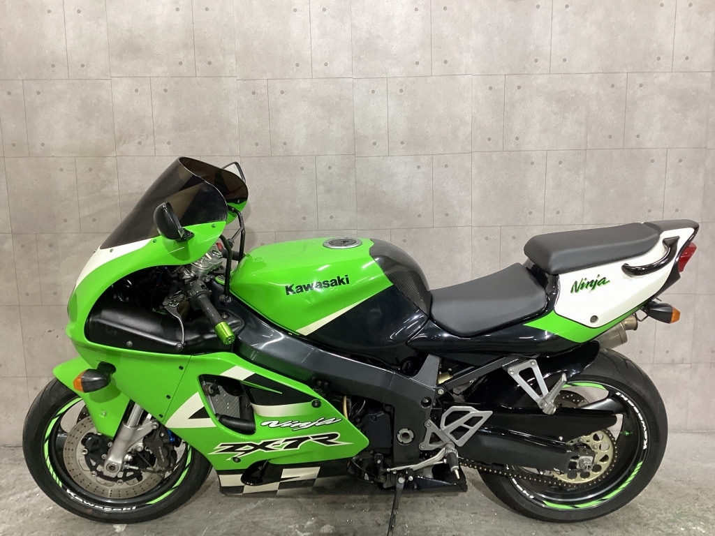 ZX-7R☆美車☆車検残(R8年11月迄)・即納可・2002年式・最終型・P7