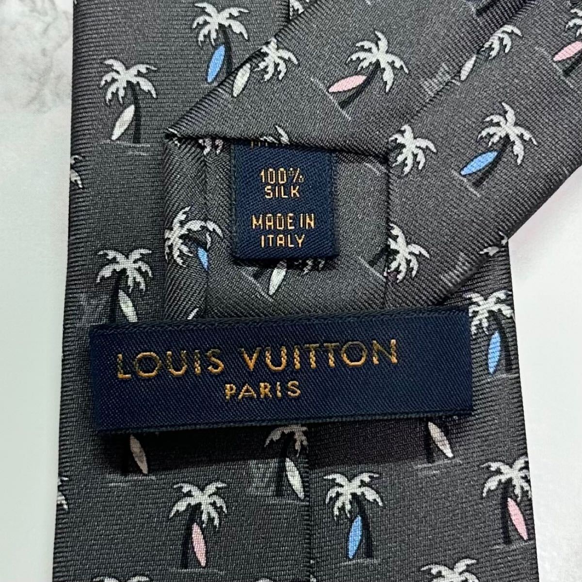 極美品 現行タグ レア LOUIS VUITTON ネクタイ シルク100% LVロゴ 小
