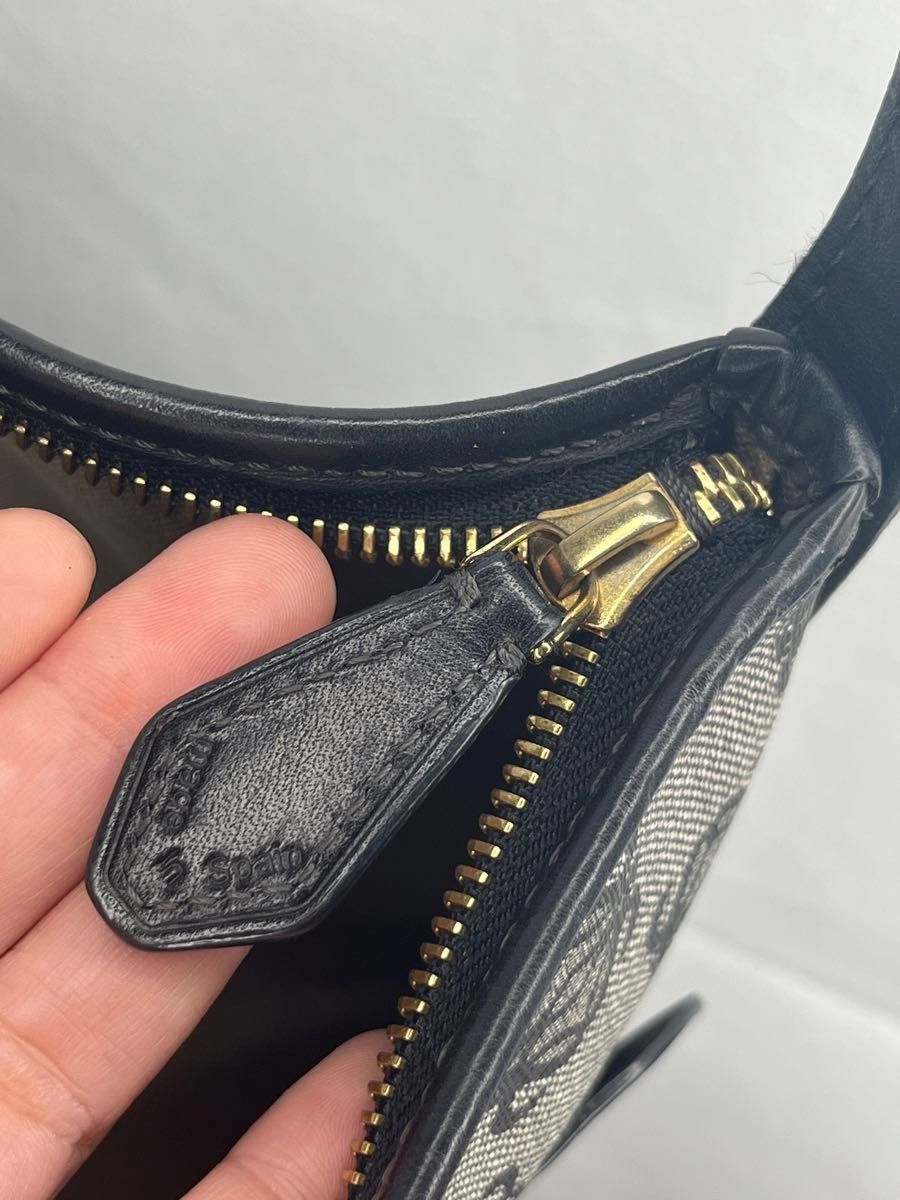 美品 LOEWE ロエベ リピートアナグラム ショルダーバッグ 黒 ブラック