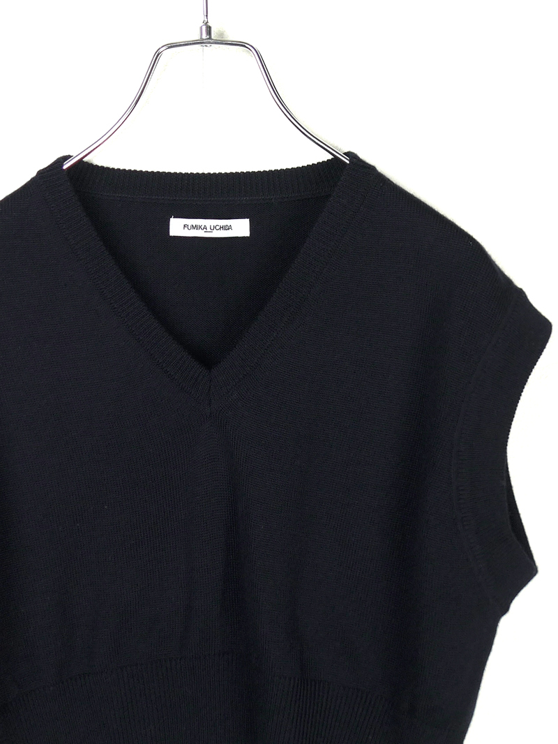 FUMIKA UCHIDA フミカウチダ 23SS KNITTED CROPPED V-NECK VEST