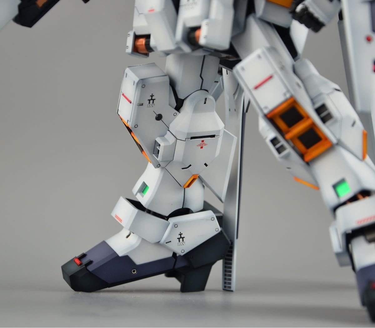 MG 1/100 RX-121-2 ガンダムTR-1 ヘイズル・アウスラ] 改修塗装済 完成