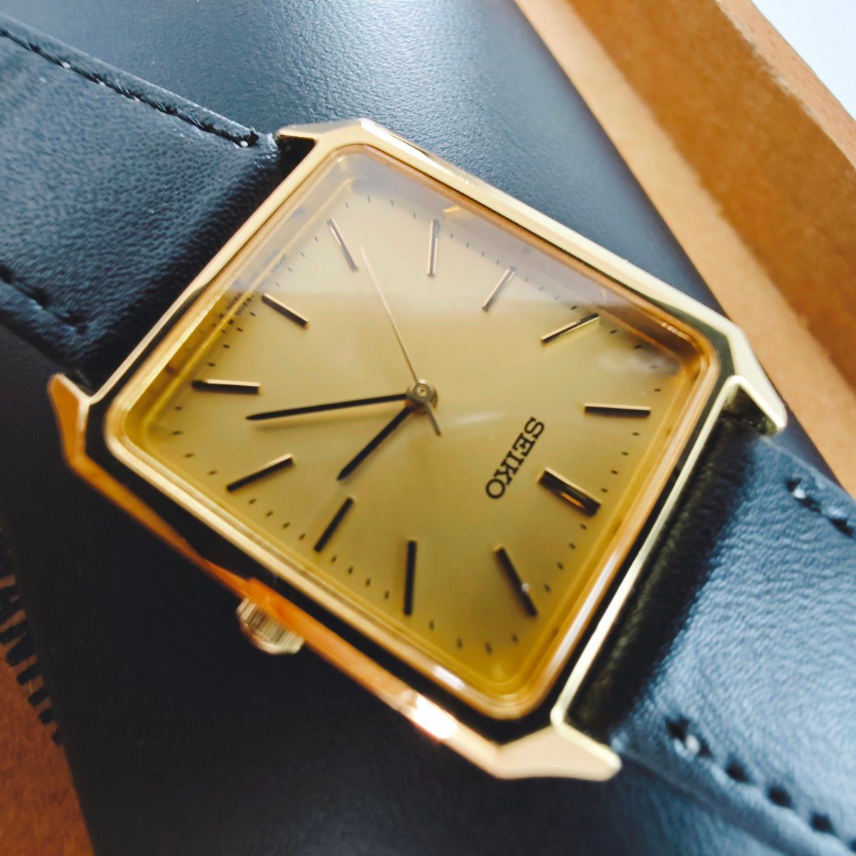 SEIKO セイコー スクエア ゴールド文字盤 金文字盤 3針 ヴィンテージ