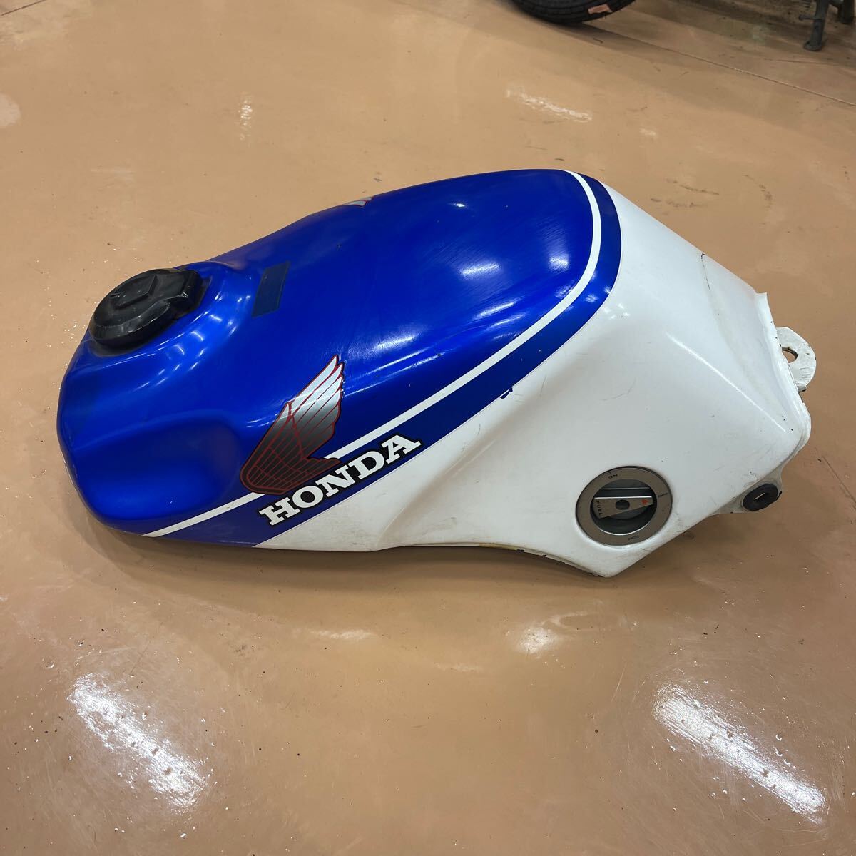 Yahoo!オークション - 75 当時物 ホンダ CBR400F 純正 フューエルタン