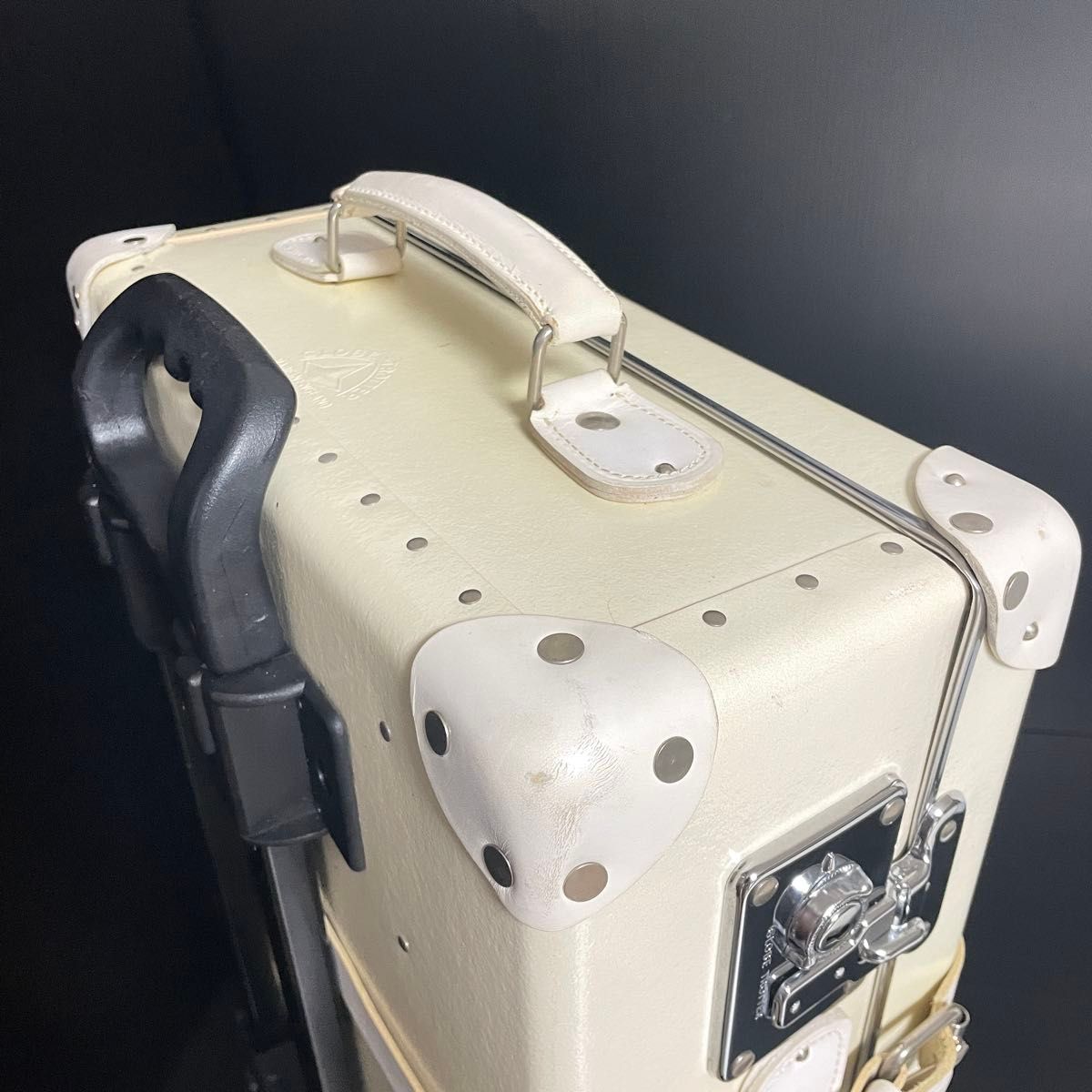 激レア GLOBE-TROTTER グローブトロッター ホワイトスター 冬限定 2輪