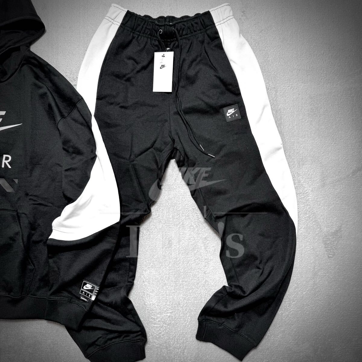 新品未使用 NIKE上下セットアップ 黒白 Sサイズ ナイキ スウォッシュ