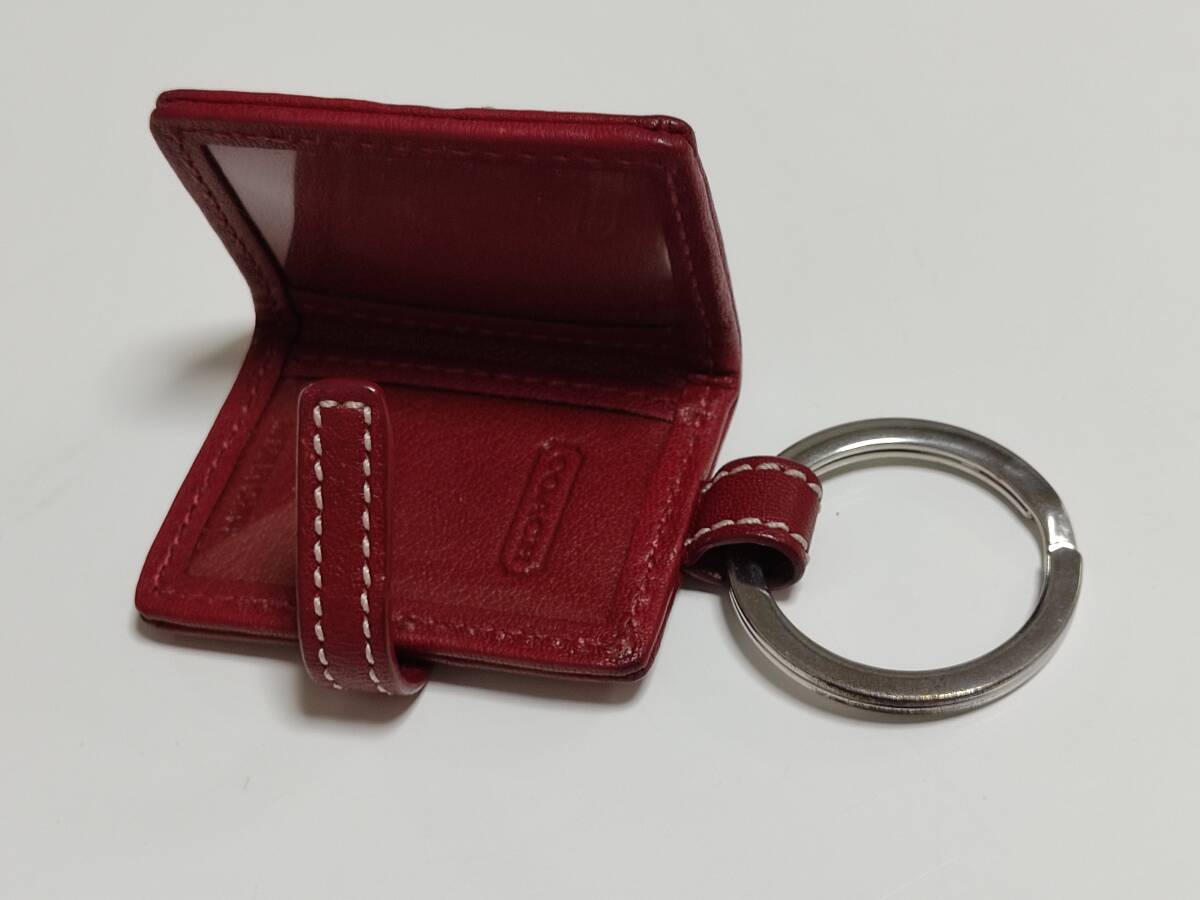 未使用に近いよりの美品 COACH コーチ 手帳型 ブック型 チャーム