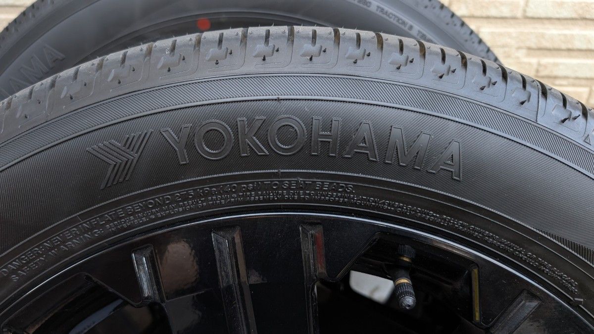 三菱デリカ D 5 特別仕様車【シャモニー】YOKOHAMA 18インチ純正タイヤ