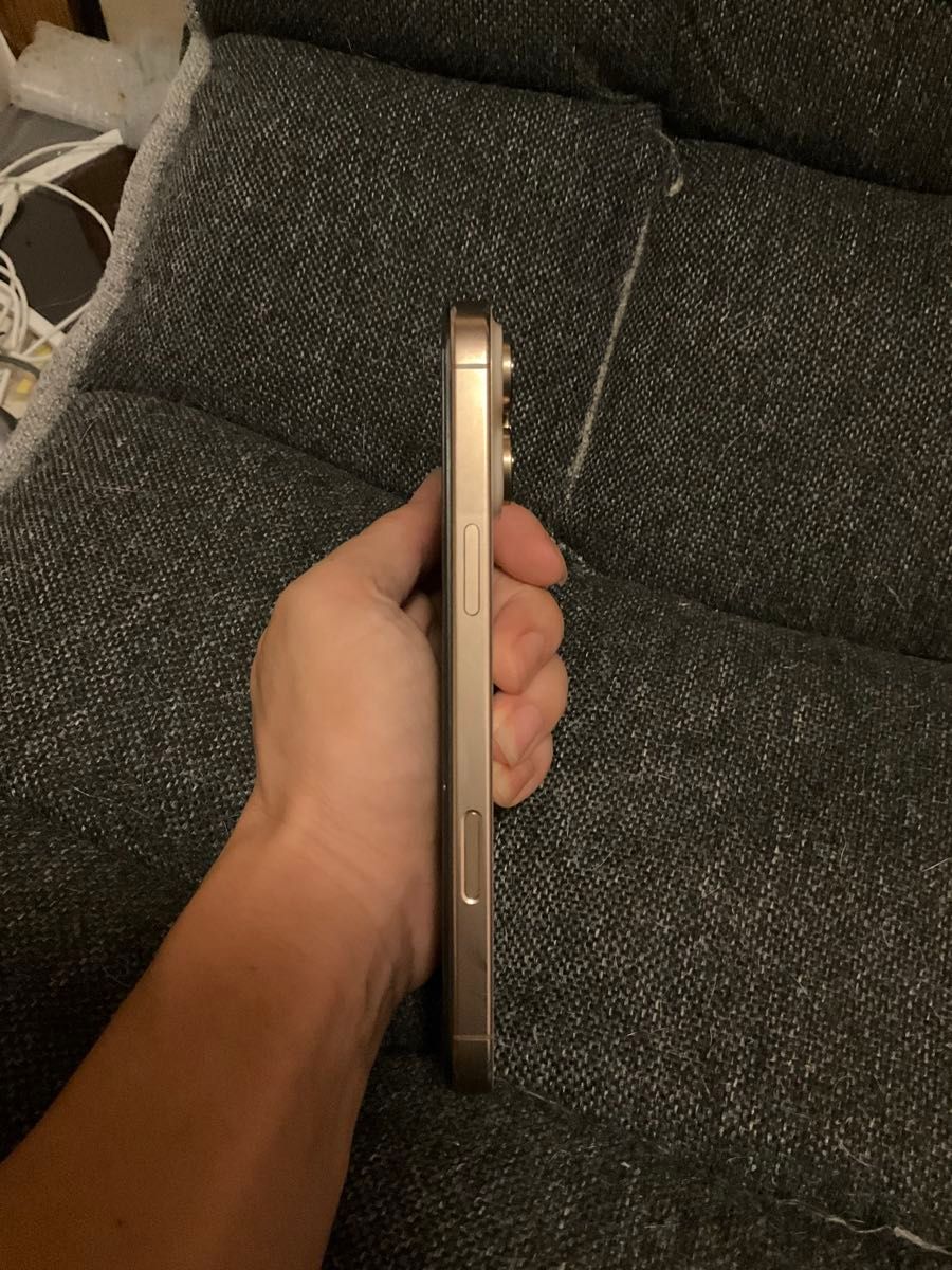 アメリカ版 Apple iPhone 16 Pro Max 256GB，美品， バッテリーは100