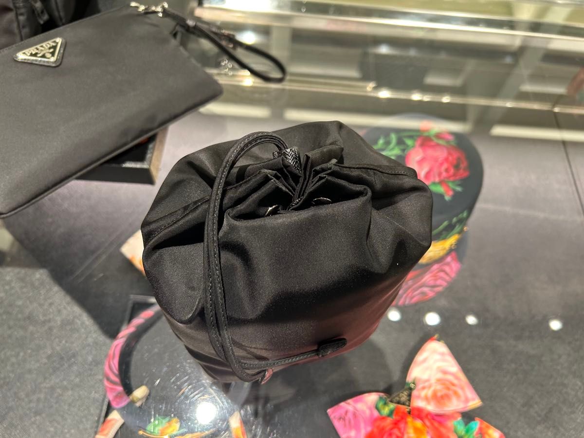 最後 新品 PRADA 巾着バッグ 巾着ポーチ 三角ロゴ ブラック 黒｜Yahoo