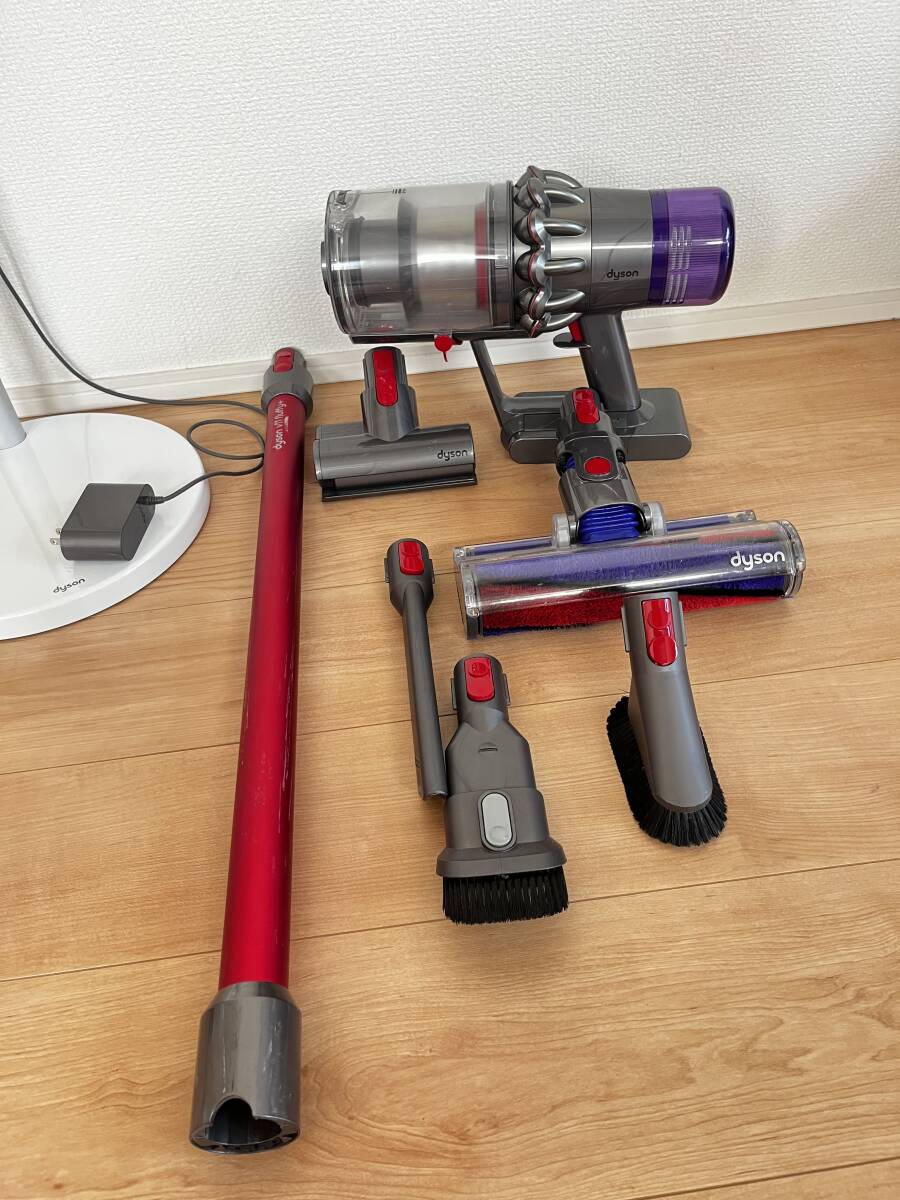 ダイソン Dyson V11 Fluffy SV14 サイクロン掃除機 充電スタンド・付属