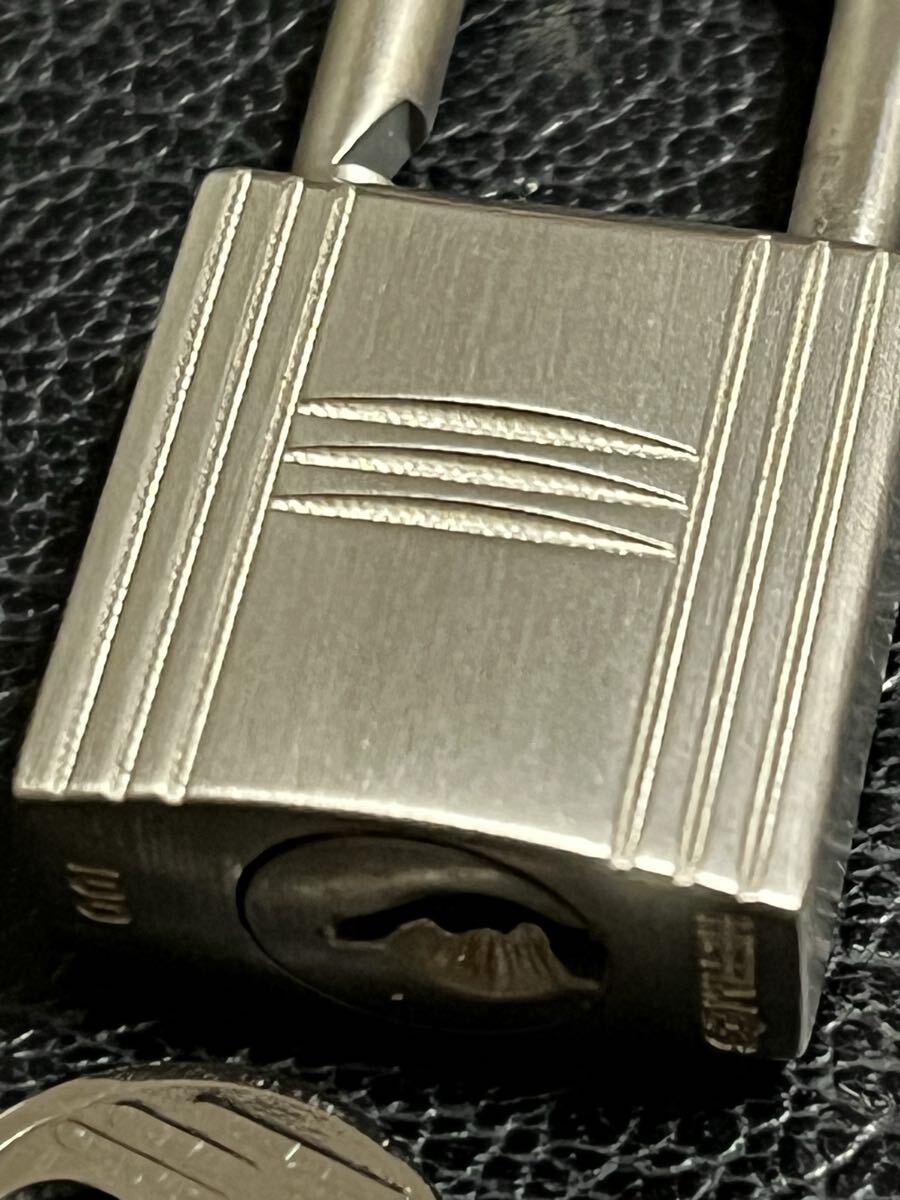 極美品 HERMES エルメス マットシルバー カデナ パドロック 南京錠 鍵
