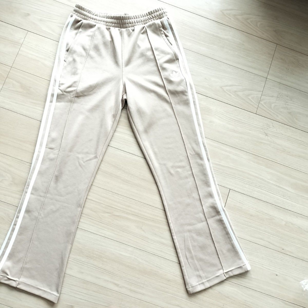 アディダス 70S ベージュ ワイドレッグ トラックパンツ メンズL