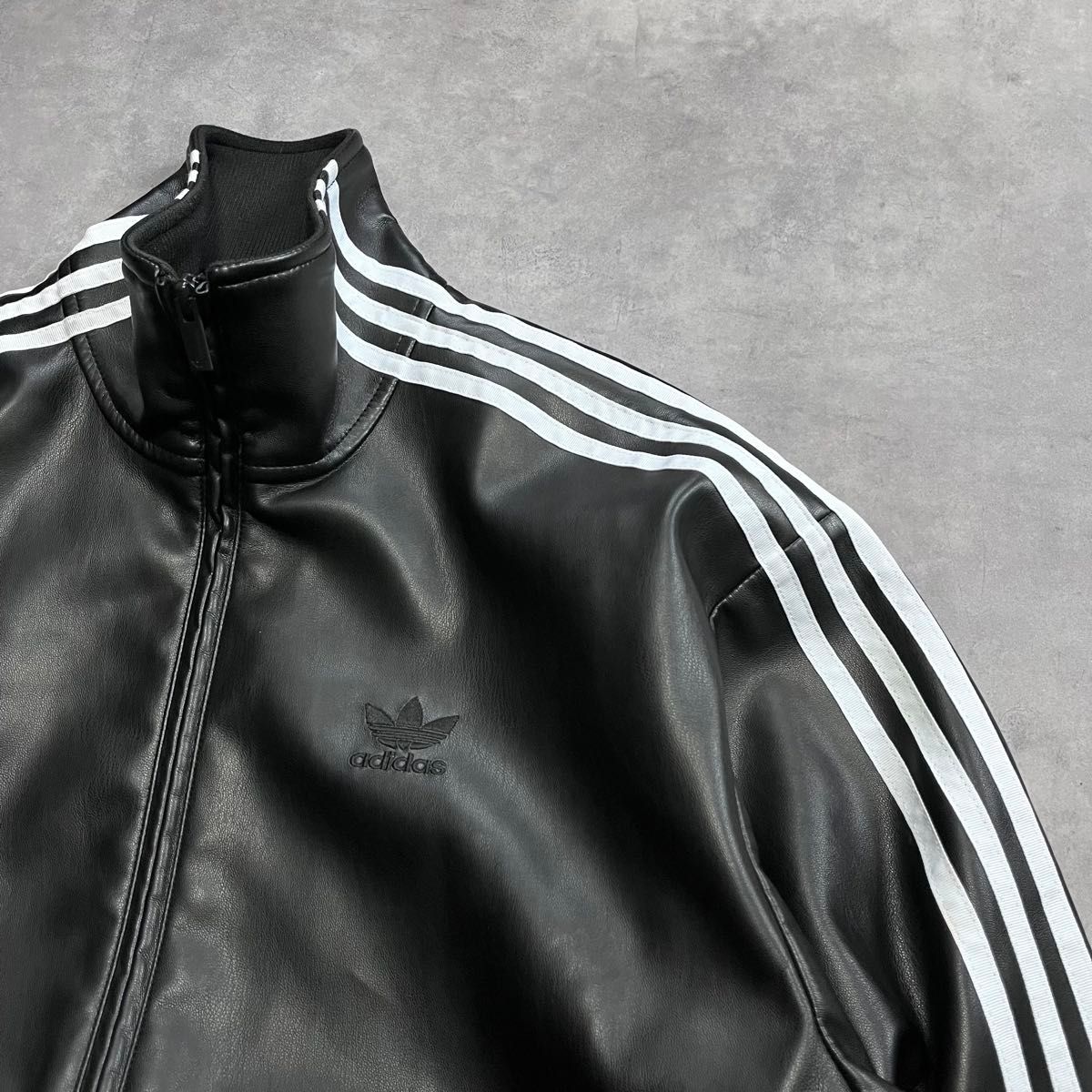 窪塚洋介さん着用】 新品タグ付き adidasフェイクレザートラック