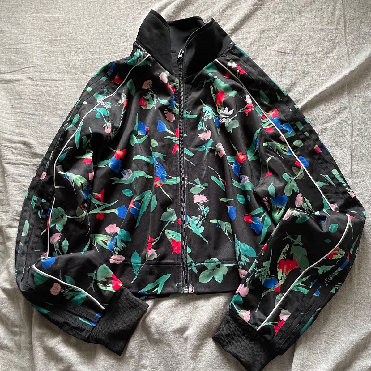 大きいサイズ/希少】adidas 花柄トラックジャケット クロップド丈 黒