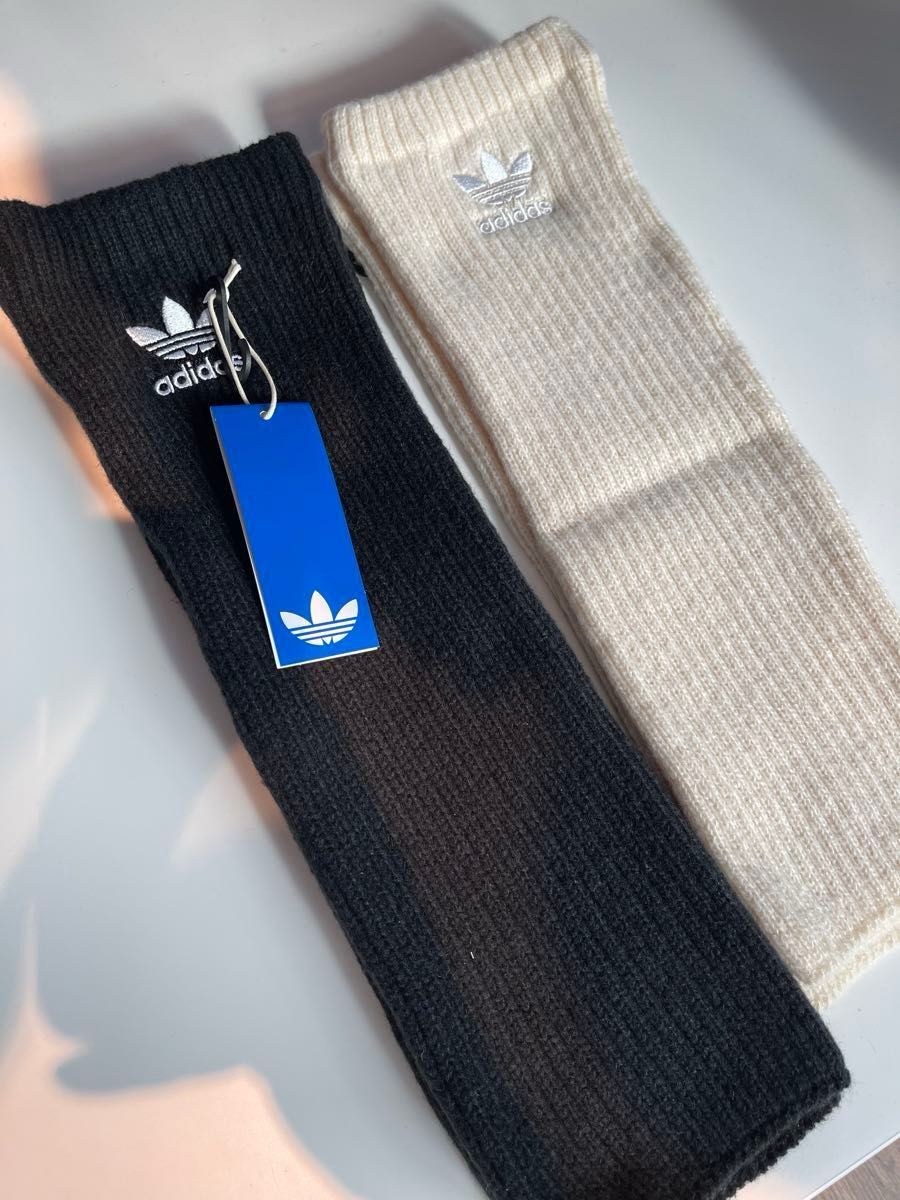 新品】 白黒2点 アディダスadidasリブ編みレッグウォーマー ルーズ