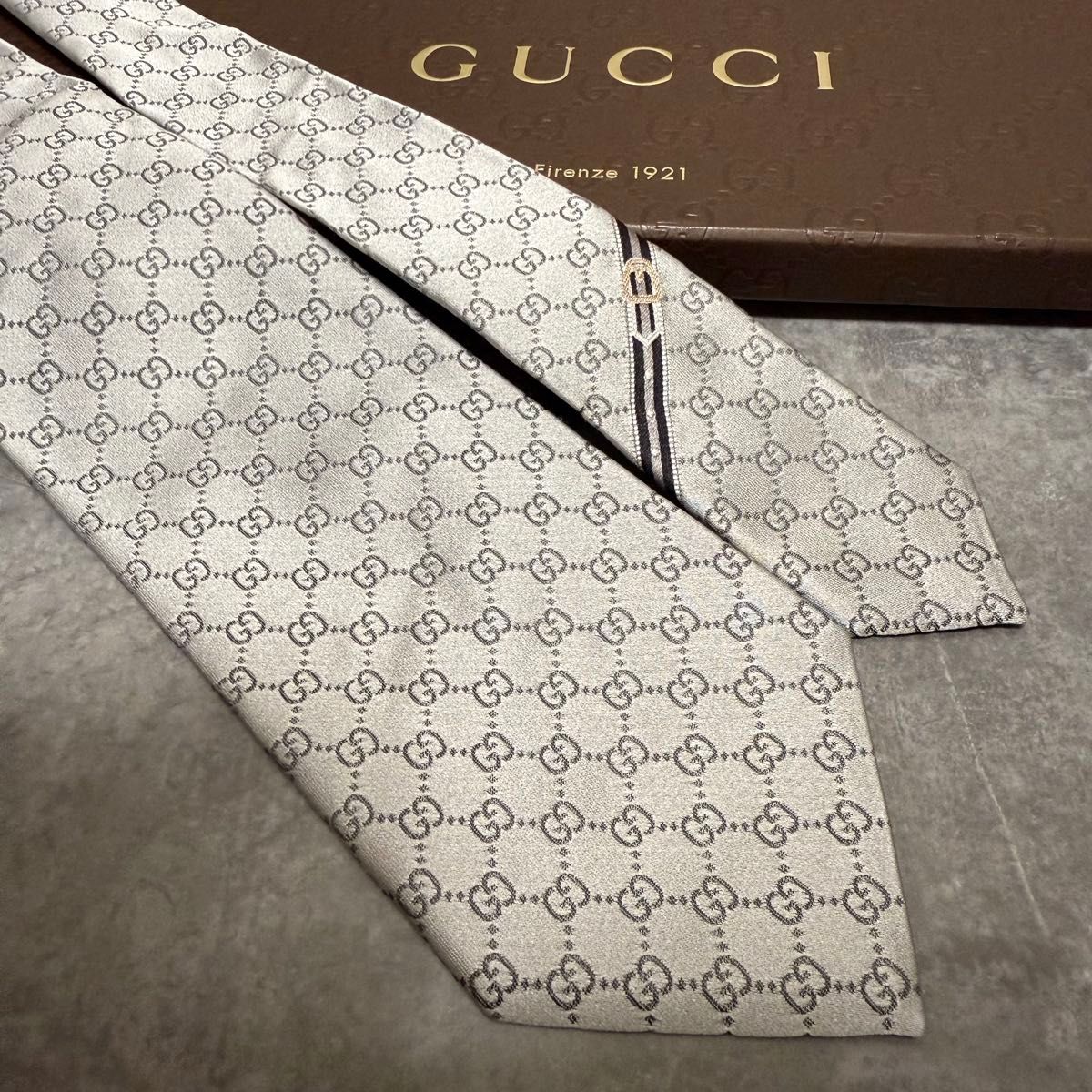 美品 GUCCI グッチ ネクタイ シルバー インターロッキング 結婚式