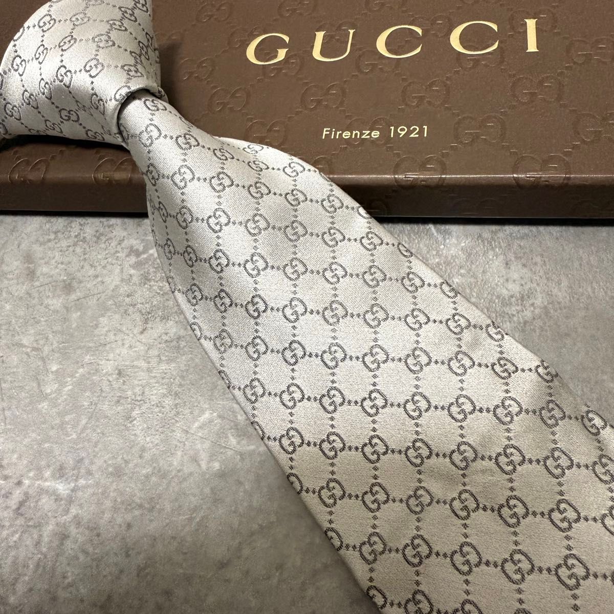 美品 GUCCI グッチ ネクタイ シルバー インターロッキング 結婚式