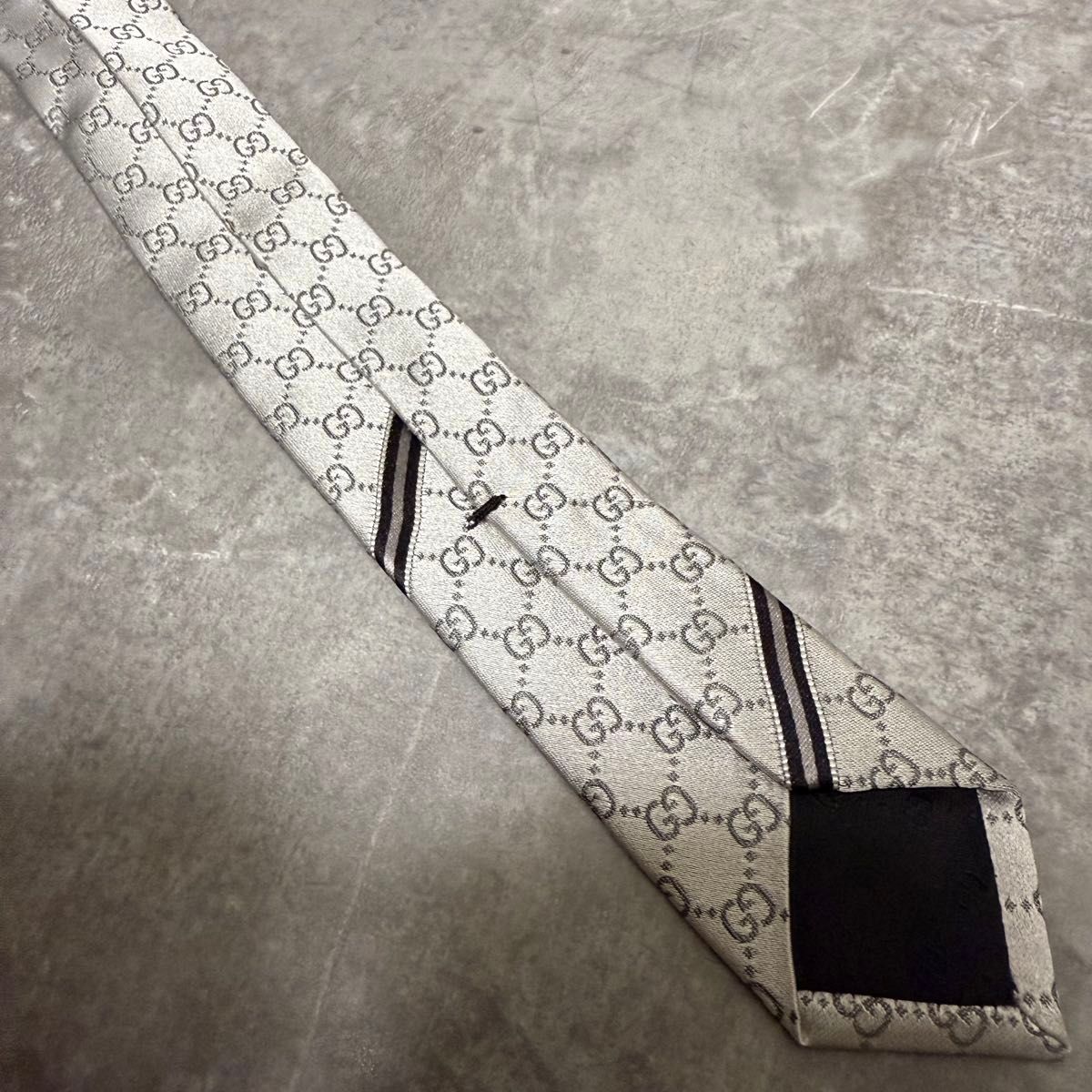 美品 GUCCI グッチ ネクタイ シルバー インターロッキング 結婚式