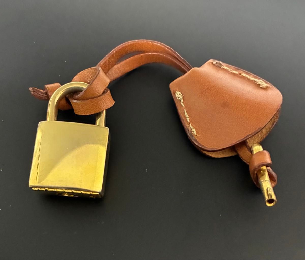 CELINE PARIS セリーヌ パドロック 南京錠 キーホルダー ゴールド