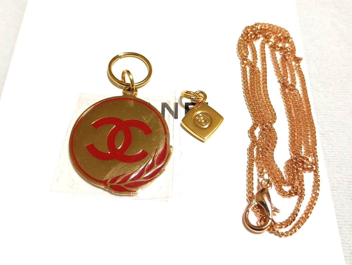 CHANEL ホリデー ノベルティ チャームトップ 2点セット チェーン(社外
