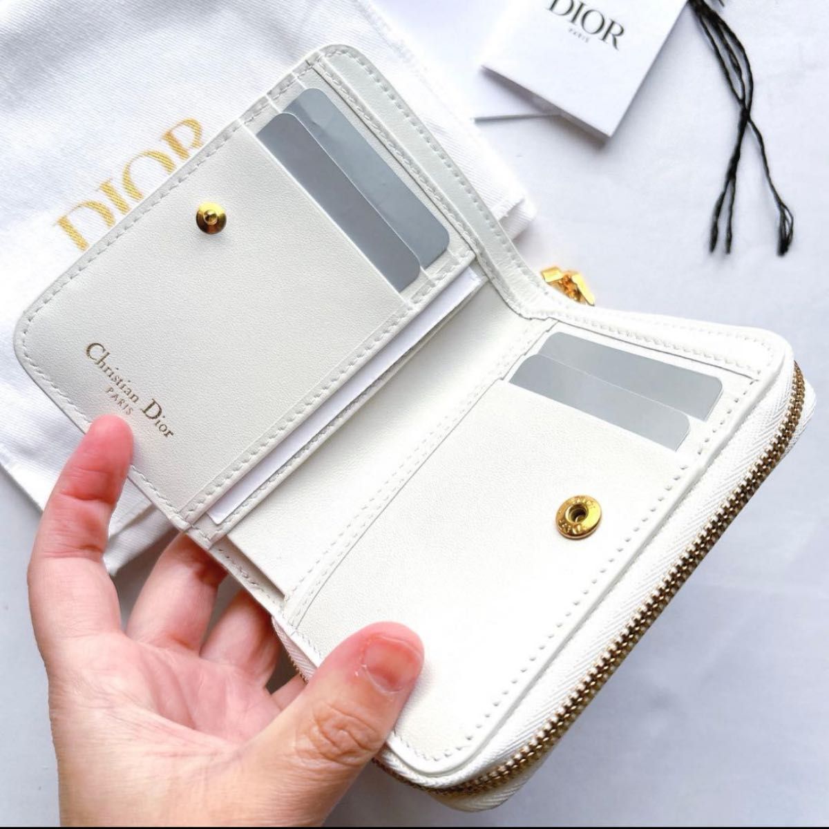 新品同様】DIOR Caro Scarlet 日本限定 二つ折り財布 花柄｜Yahoo