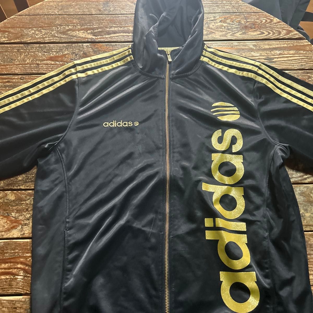 adidas アディダスパーカージャージ セットアップ上下セット黒 金 ロゴ