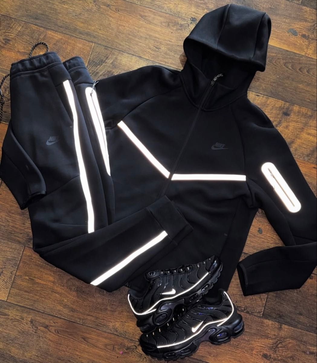 新品 メンズM ブラック 新作 テックフリース セットアップ 赤タグ NIKE