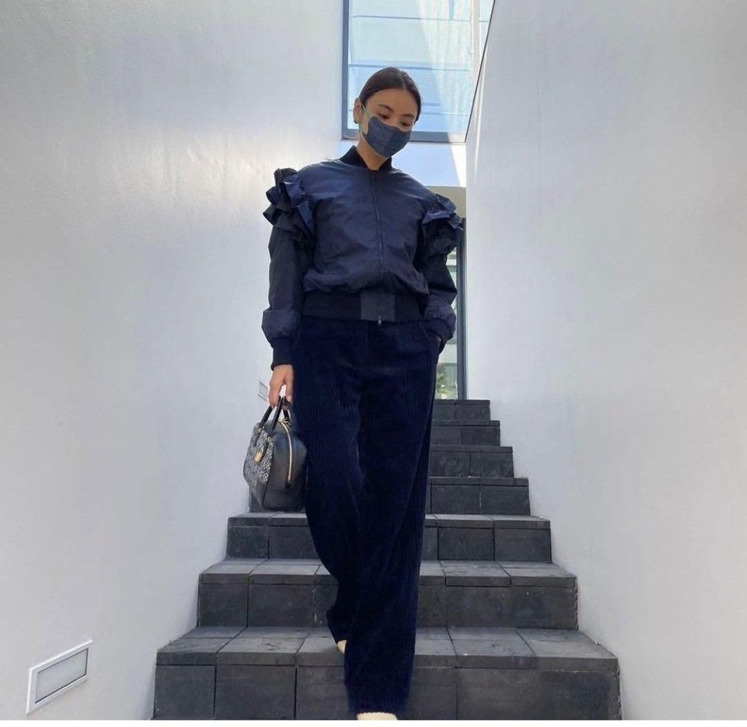 最終！滝沢眞規子着用MAXMARA エコレザーパンツ M ネイビー 滝沢眞規子