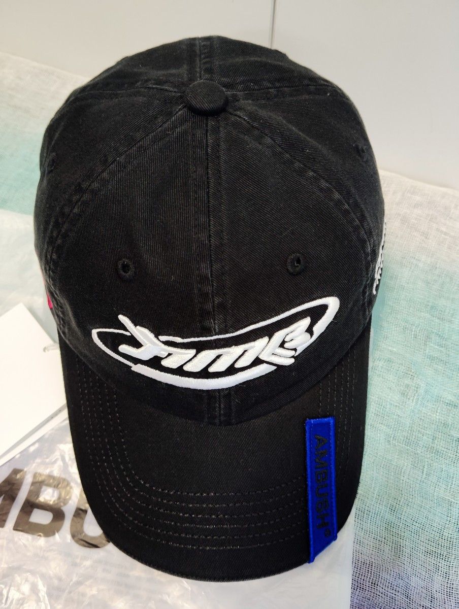 新品AMBUSH（アンブッシュ）】柔らかコットン素材のマルチロゴキャップ