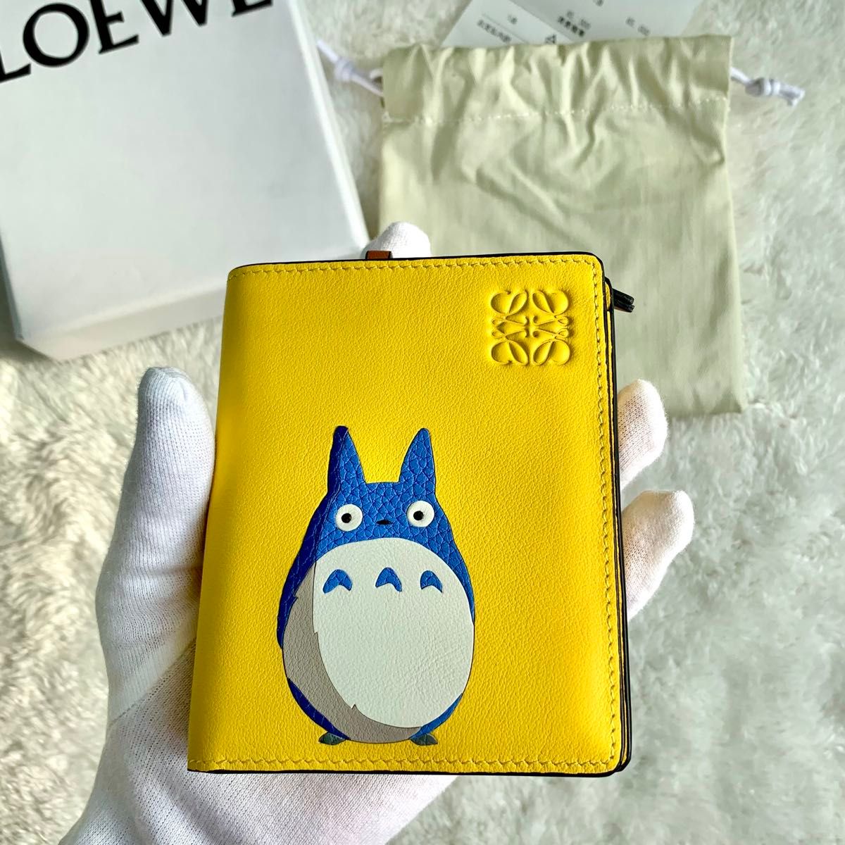 ロエベ×ジブリ折りたたみ財布トトロ限定コラボLOEWEコンパクトジップ