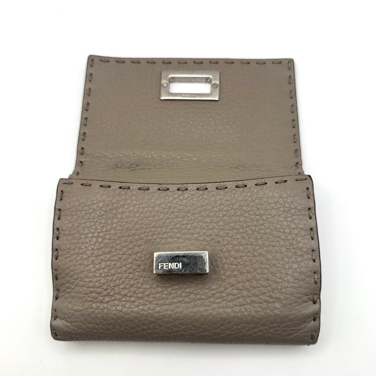 箱・袋付】訳あり FENDI フェンディ ピーカブー セレリア 二つ折り財布
