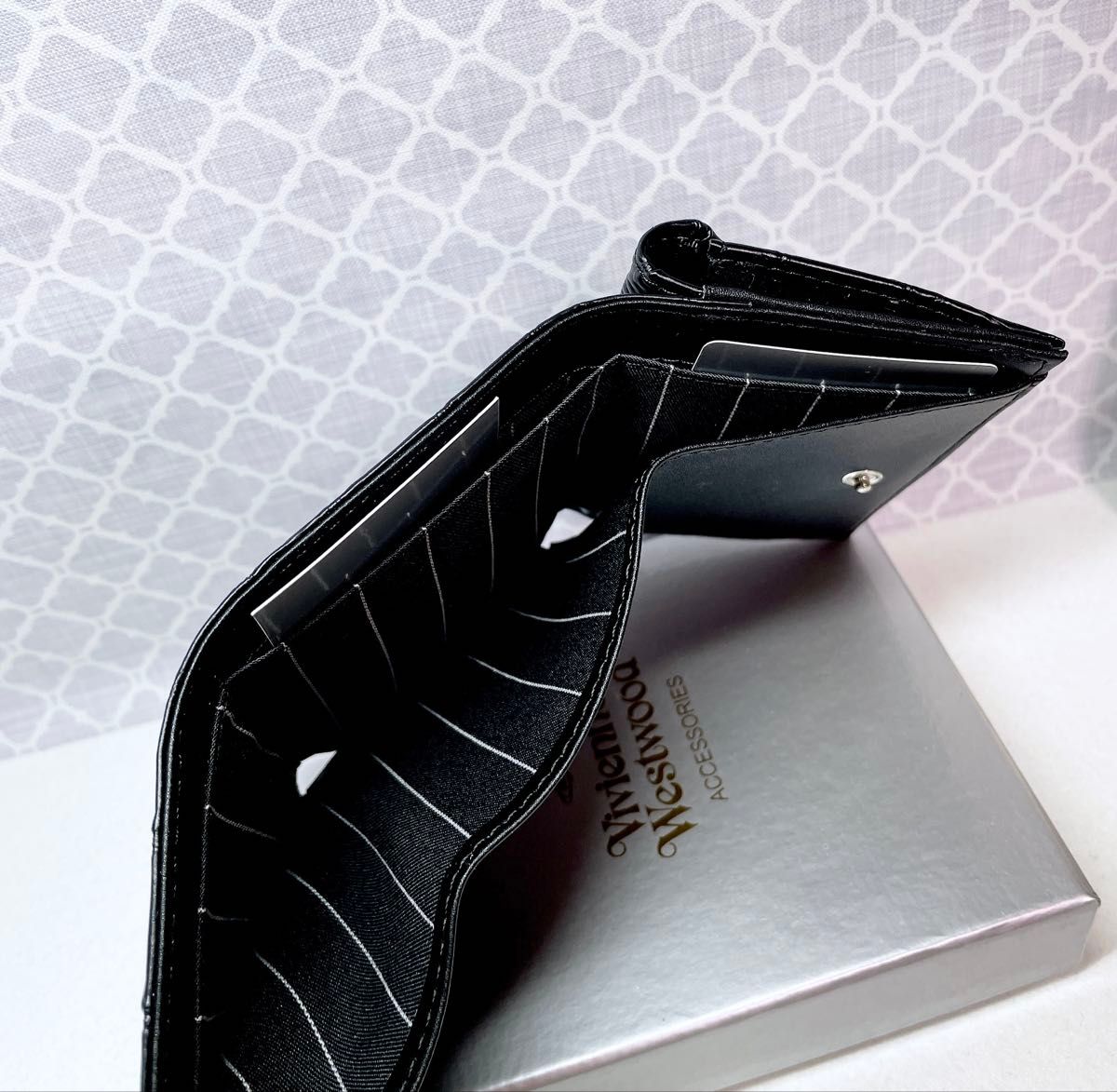 新作【内柄も素敵 最新】Vivienne Westwood 三折財布 ブラック｜Yahoo