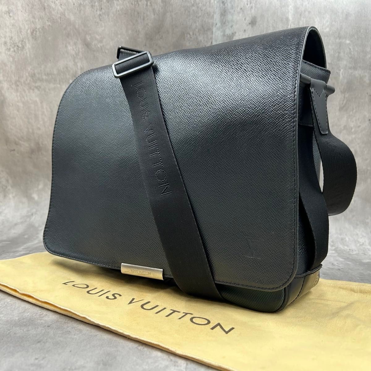 良品】 ルイヴィトン LV ヴィクトール タイガ メッセンジャーバッグ