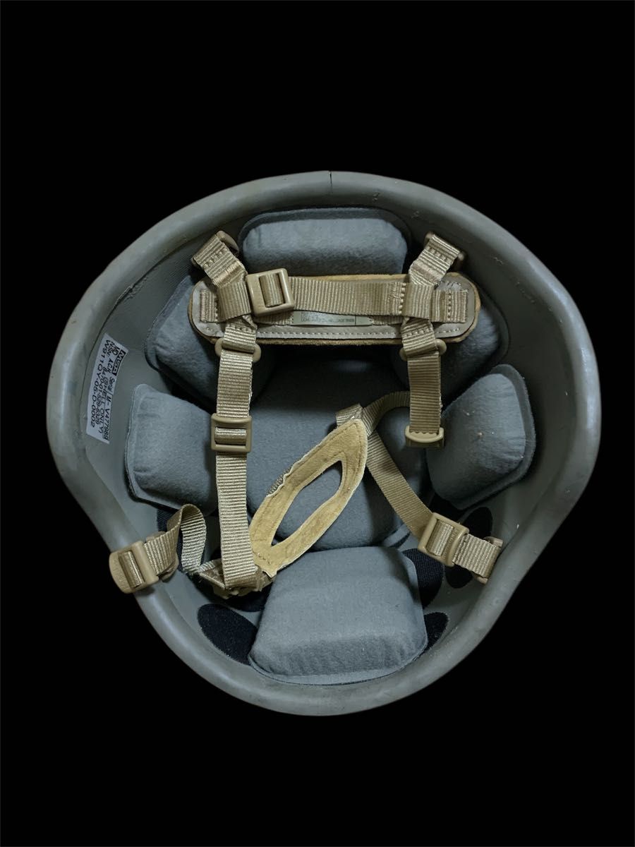 中古ミリタリーヘルメット アゴ紐 クッション パッド付 Mサイズ 中古