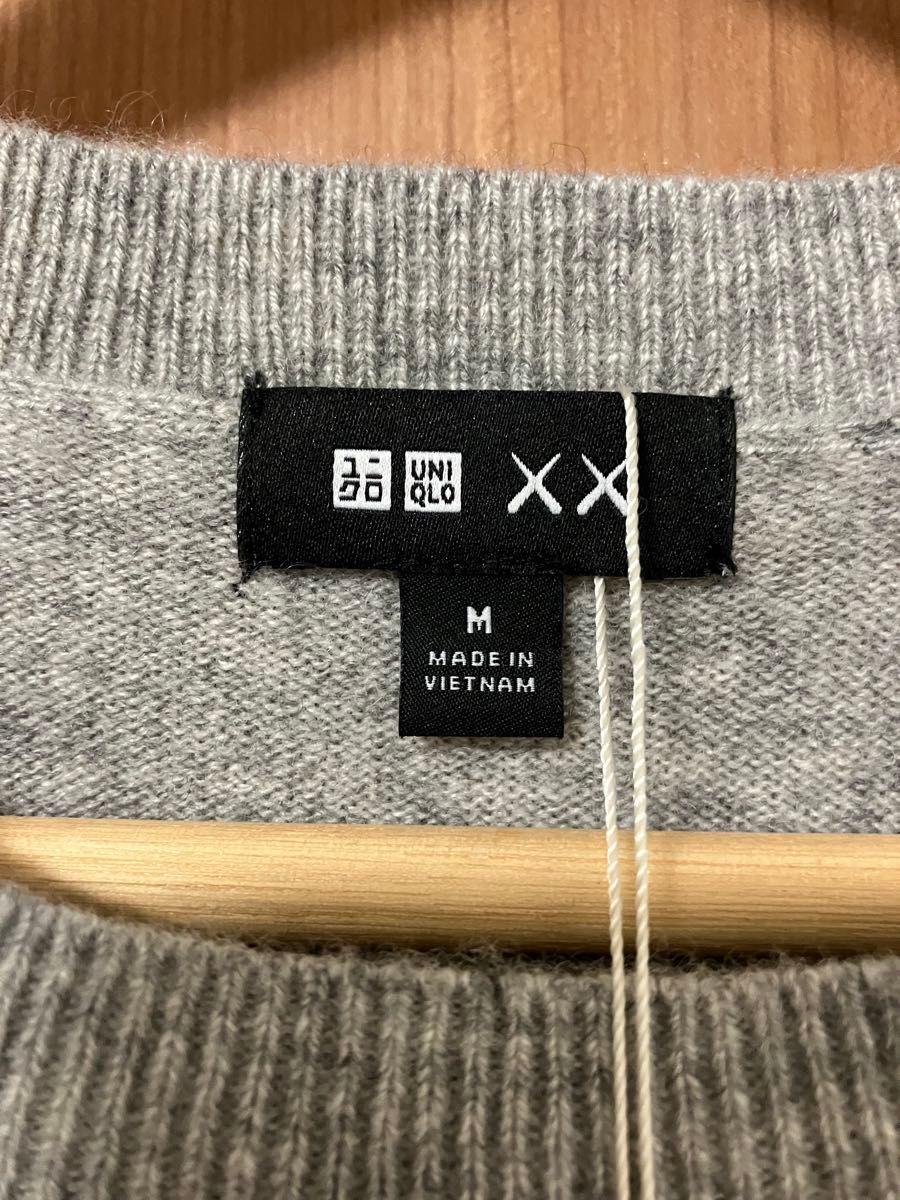 新品 未使用 UNIQLO KAWS WINTER カシミヤクルーネックセーター