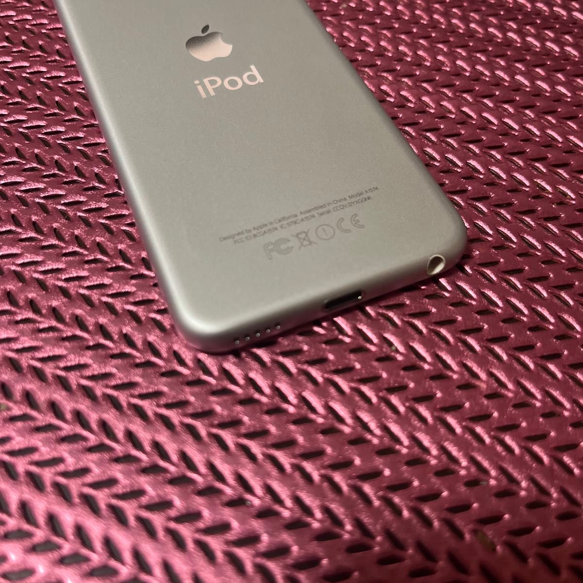 美品 ①Apple 第6世代 iPod touch 32GB MKHX2J/A A1574 シルバー 初期