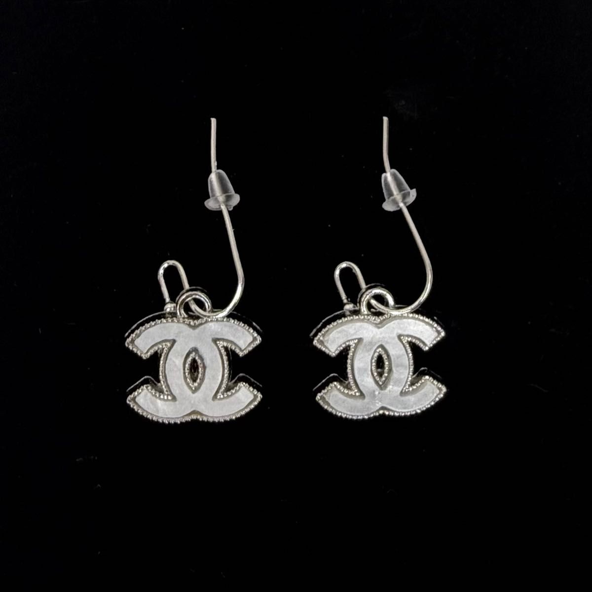 CCロゴマークピアス ホワイトシルバー CHANEL ノベルティ｜Yahoo