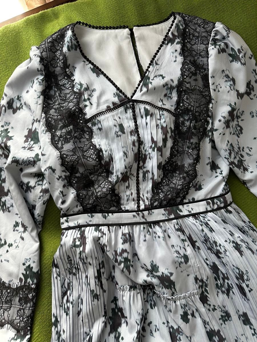 新品】herlipto Grasse Floral Pleated Dress｜Yahoo!フリマ（旧PayPay