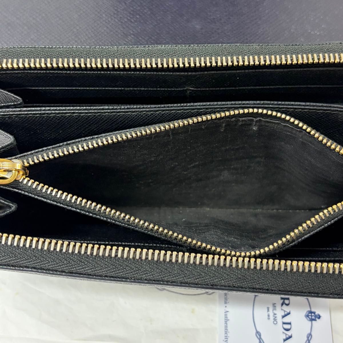 新品同様 プラダ PRADA 財布 長財布 サフィアーノ 三角ロゴ ラウンド