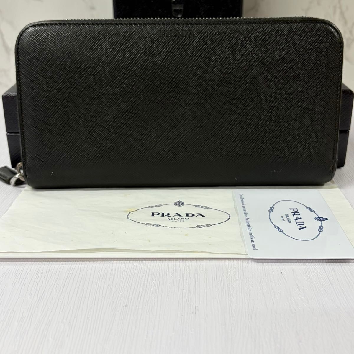 新品同様 プラダ PRADA 財布 長財布 サフィアーノ ラウンドファスナー