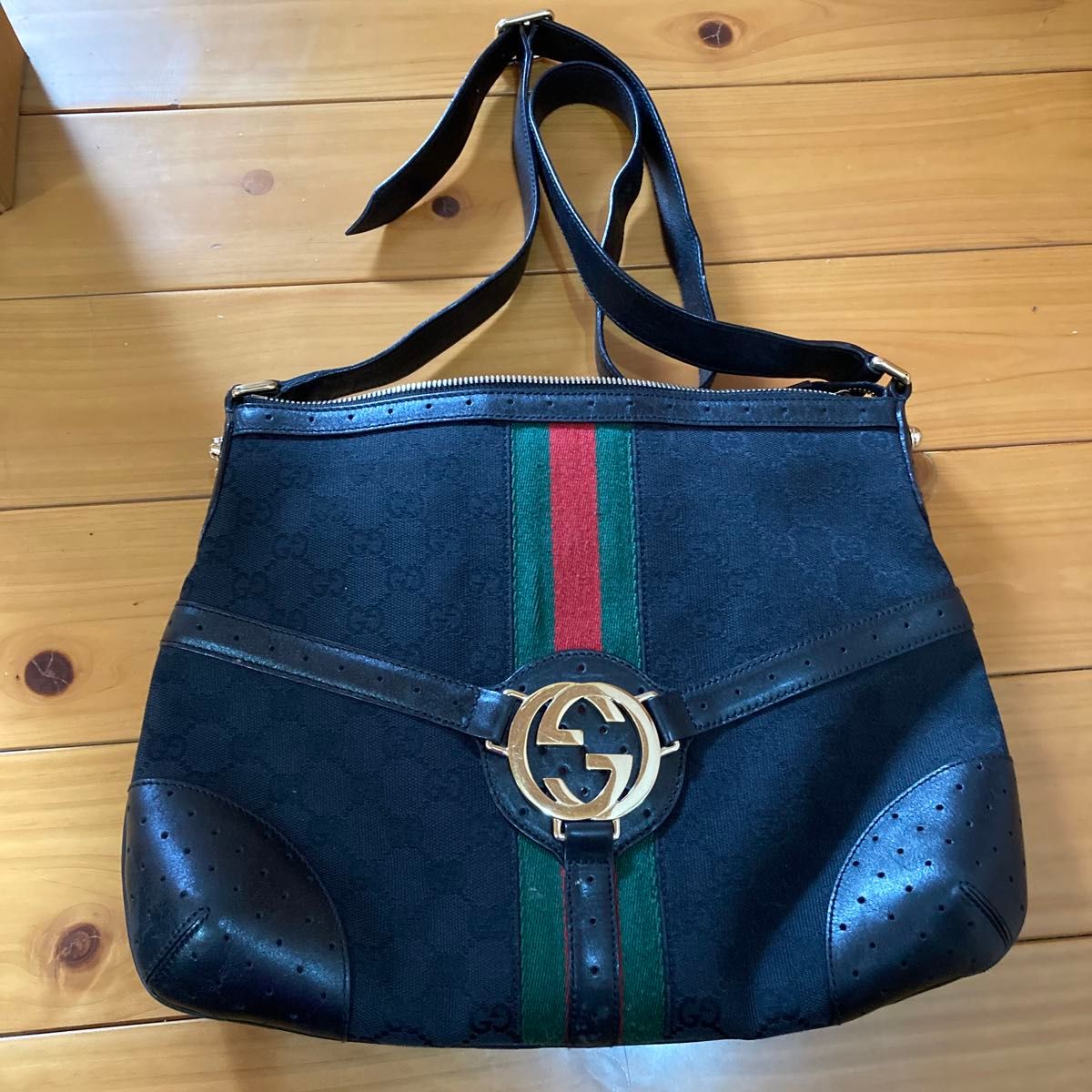 GUCCI GG柄 シェリーライン ショルダーバッグ ブラック｜Yahoo!フリマ